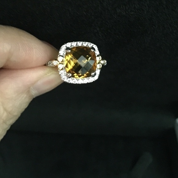 💖Unique Designer's 2 tone Diamond Cushion Halo 💍 - Picture 3 of 4